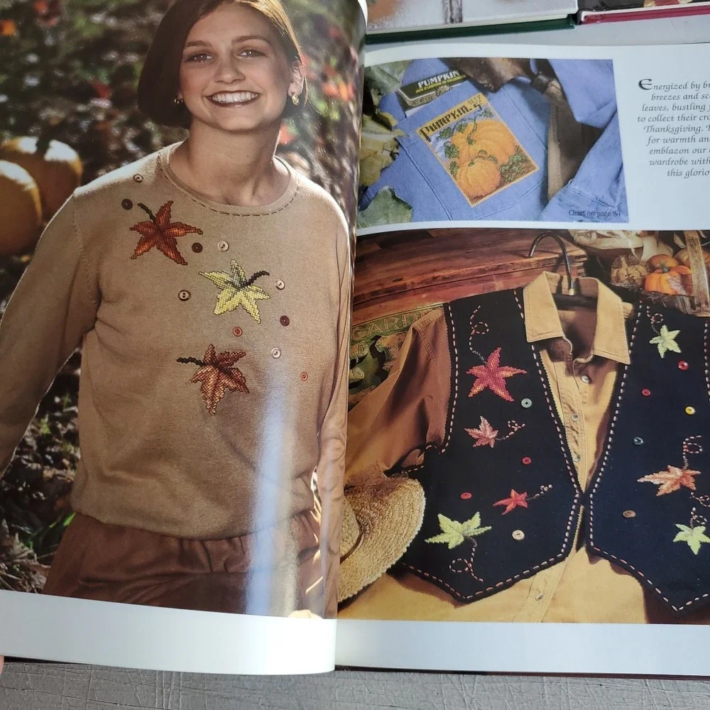 Leisure Arts Presents  Lot of 8 Christmas cross stitch Holiday Reverie VTG Mint